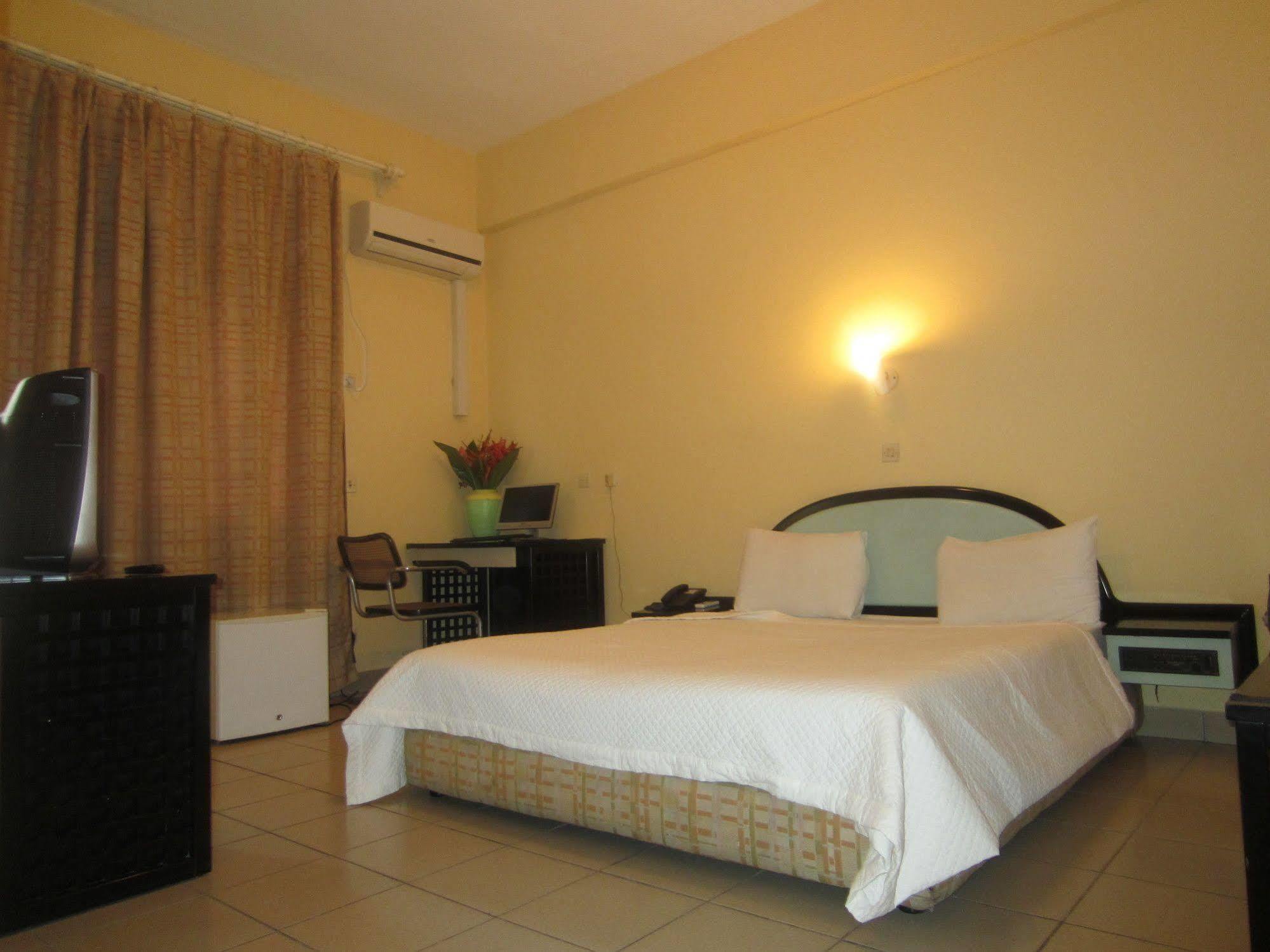 Hotel Beausejour Mirabel Bonabéri 外观 照片
